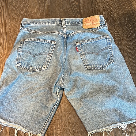 Vintage Levi’s 501 Cropped Capri Shorts - Picture 3 of 4